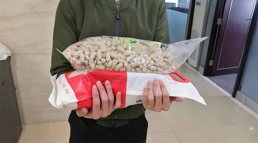 新春關懷 禮滿情暖！金環(huán)電器給員工發(fā)年貨